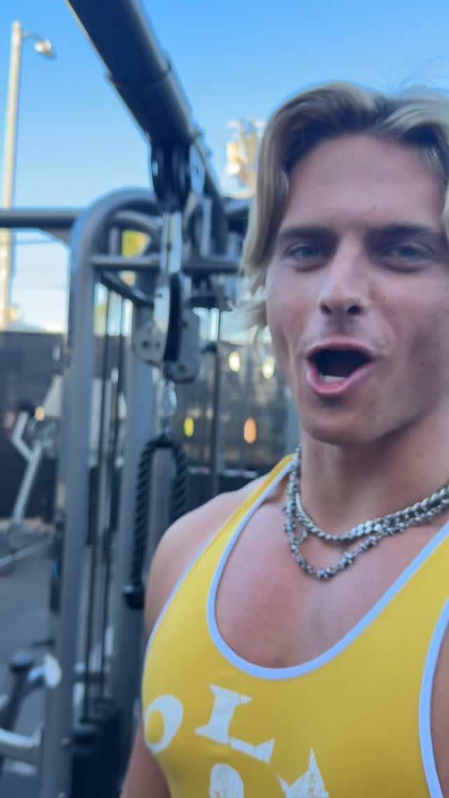 brandonsstarr 게시물 이미지: failing muscle ups at Golds Venice 

@youngla...