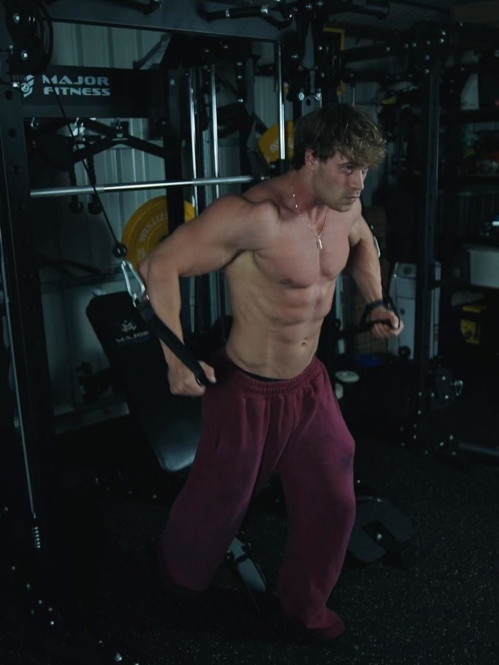 brandonsstarr 게시물 이미지: lil home chest day #6weeks out...