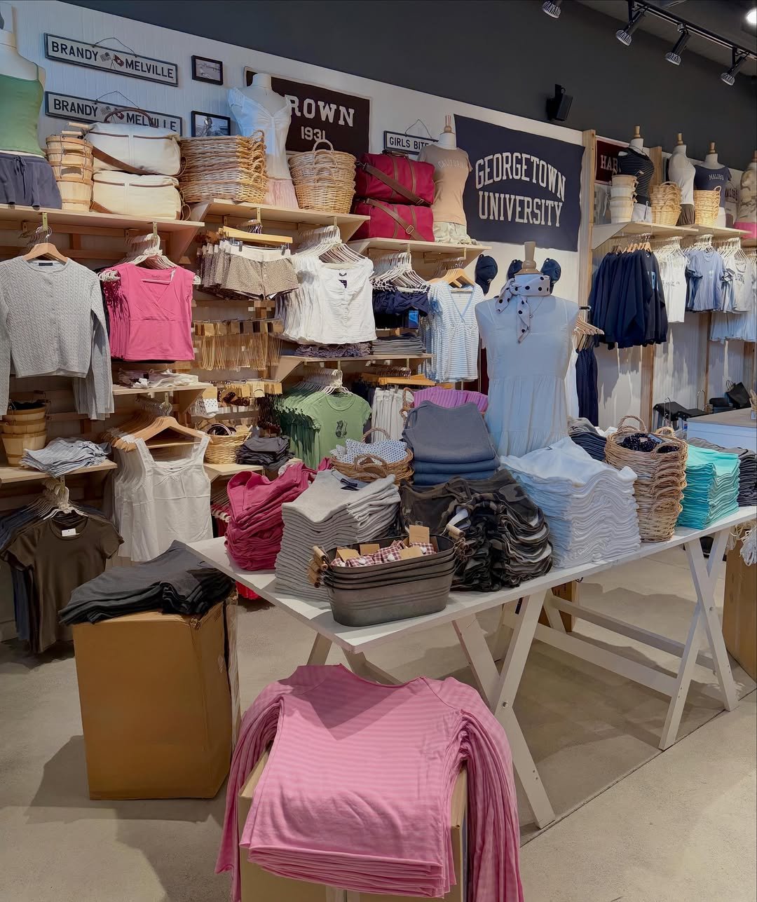 brandymelvilleusa 게시물 이미지: Hey Malibu! Come to our new store at Cross...