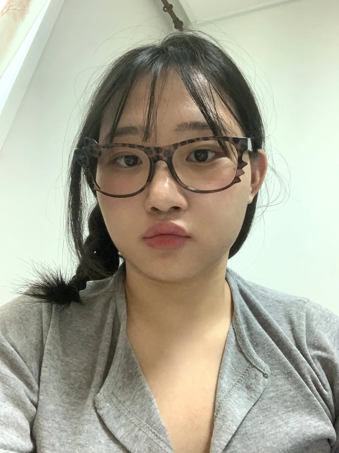 Photo by 융감하게 on February 17, 2026. May be a selfie of one or more people, lipstick, hair, eyeglasses and text.