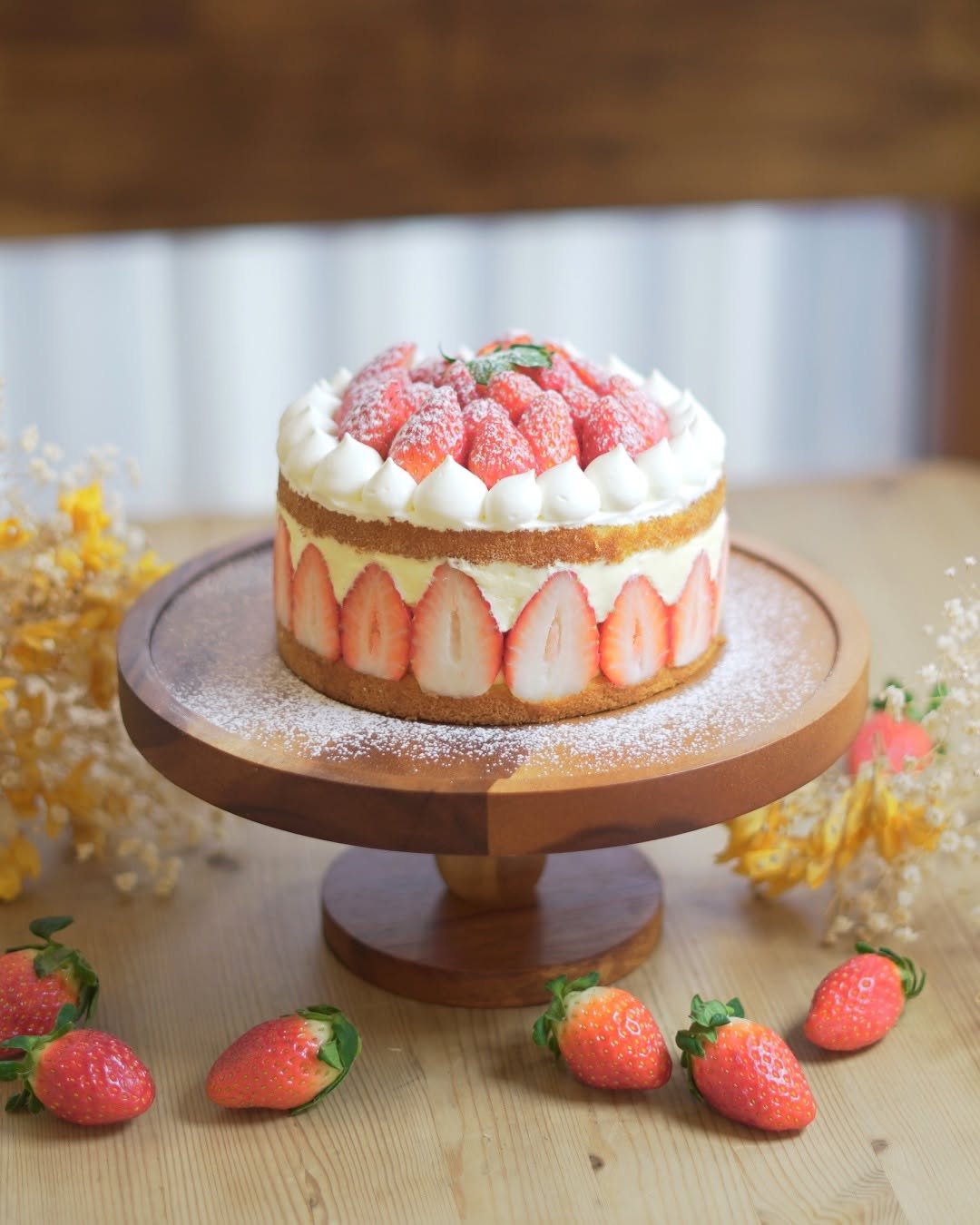 Photo shared by 오뜨르 베이커리(autour) on December 04, 2025 tagging @breadin__. May be an image of strawberry, chiffon cake, fruitcake, cheesecake and text.