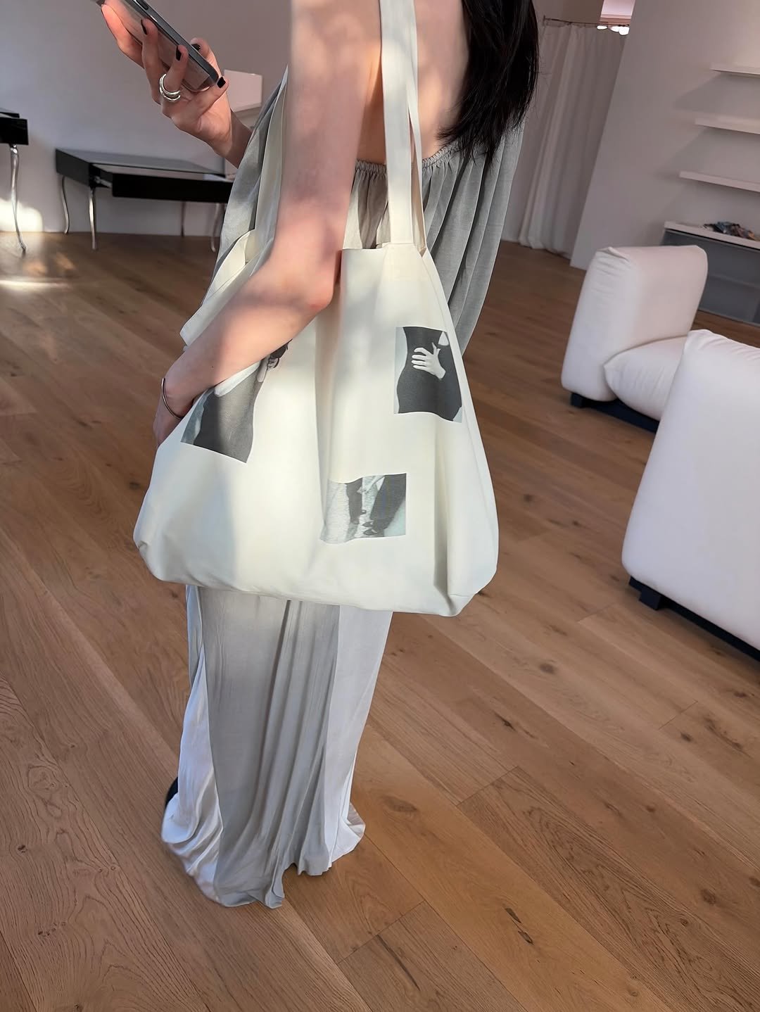 breeze_archive 게시물 이미지: ’Love Love Bag‘ is back for Summer! 🔅🩶

탄탄하고 힘...