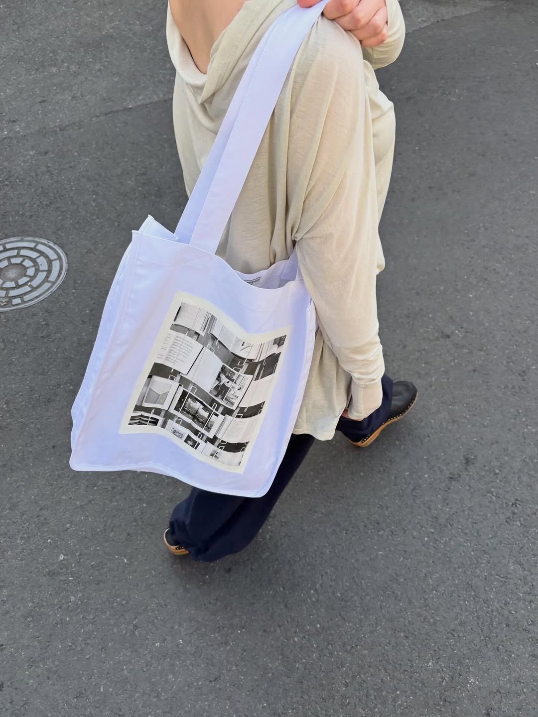 Photo by 브리즈 아카이브 on February 19, 2026. May be an image of grocery bag, sling, plastic bag and text.