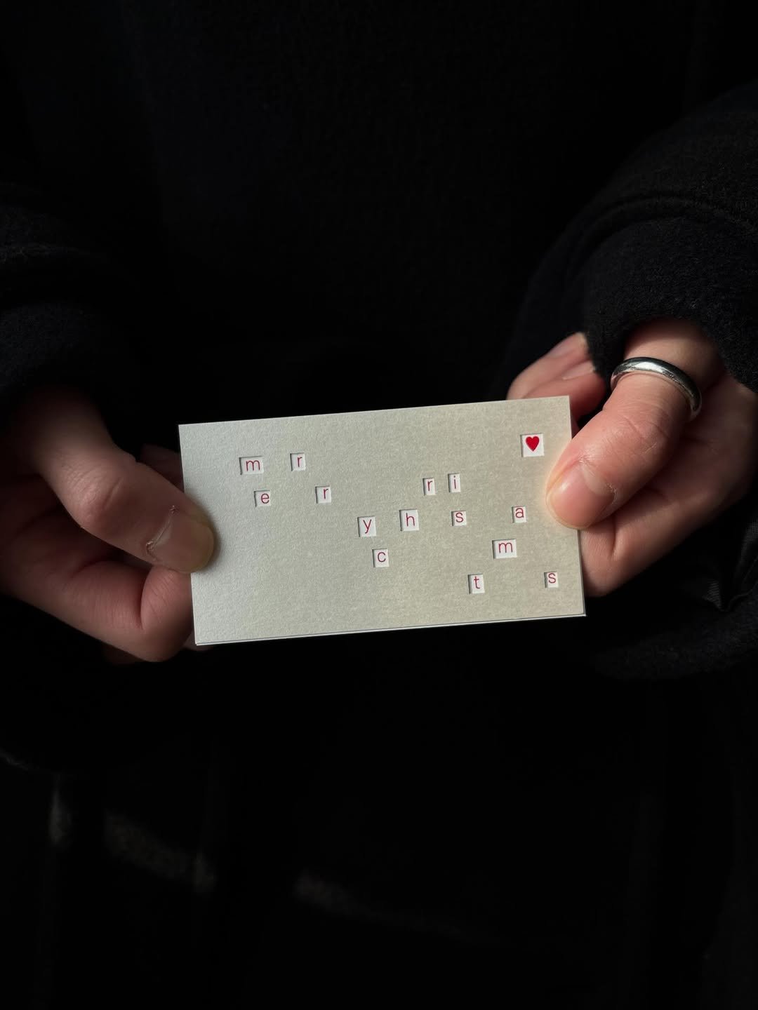 Photo by 브리즈 아카이브 on November 26, 2025. May be an image of matchbook, card, playing cards, bandage and text that says 'T m le e r 0 日國 r i h S a y C m t [S'.