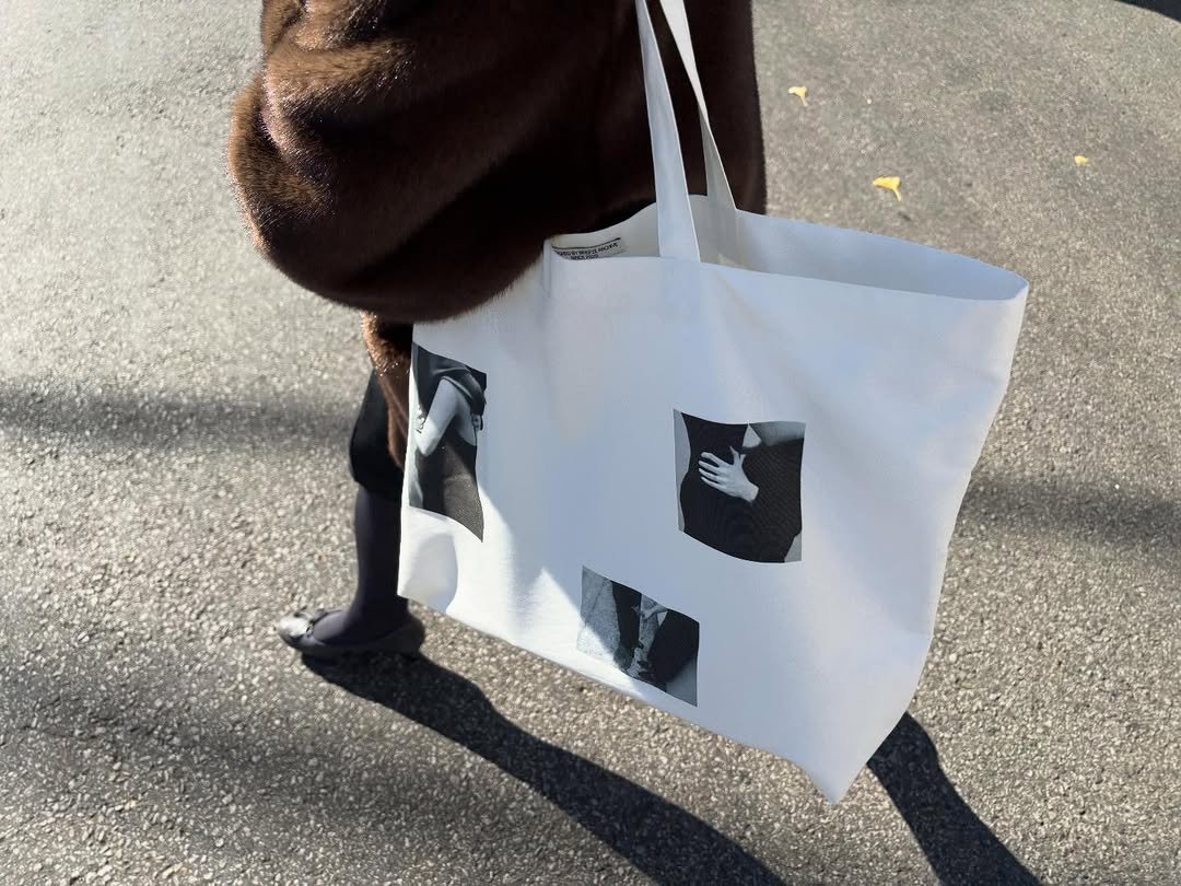 Photo by 브리즈 아카이브 on December 02, 2025. May be an image of grocery bag and plastic bag.