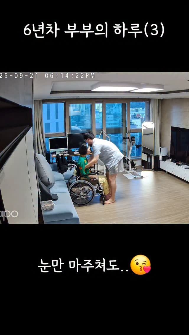 bro_yaksa 게시물 이미지: 6년차 부부의 하루 (3)

 아내 운동(?) 겸 같이 이렇게 노는데..

가까이서...