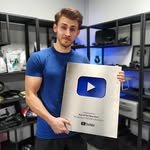 guyintheblueshirt 프로필 사진