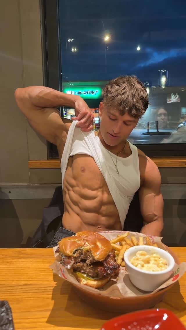 brodieshredz 게시물 이미지: Do you think we earned this cheat meal?...