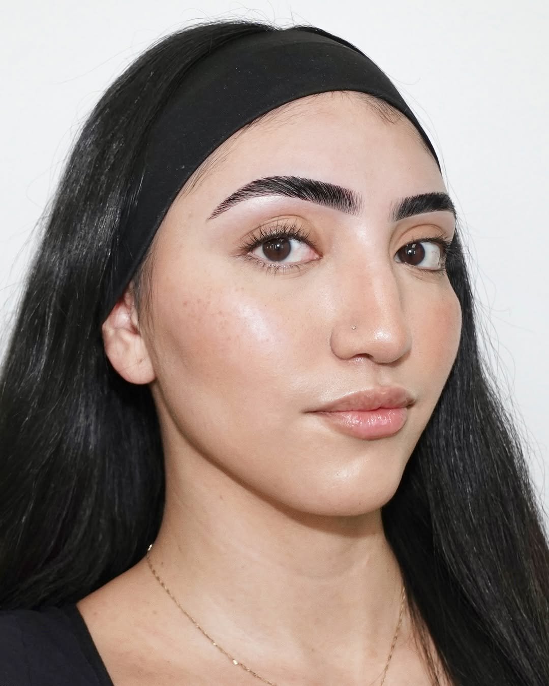 Photo shared by 𝐋.𝐀.’𝐬 #𝟏 𝐁𝐫𝐨𝐰 𝐄𝐝𝐮𝐜𝐚𝐭𝐨𝐫 | 𝟑𝐊+ 𝐆𝐥𝐨𝐛𝐚𝐥 𝐒𝐭𝐮𝐝𝐞𝐧𝐭𝐬 on February 04, 2026 tagging @poshbrowsla, and @poshbrowspro. May be a closeup of one or more people, makeup, eyeliner and text.