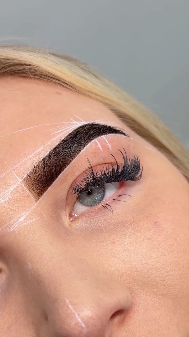 browsbyzulema 게시물 이미지: Imagine not having to pick up a brow pencil...