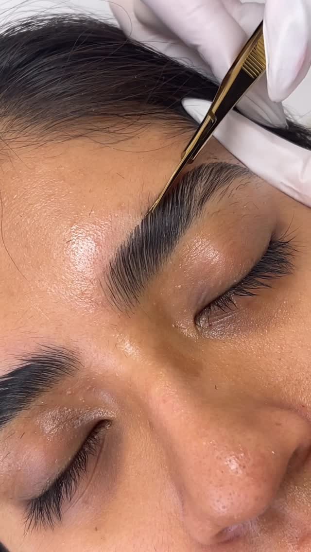 browsbyzulema 게시물 이미지: Perfect brows start with intentional trimming....
