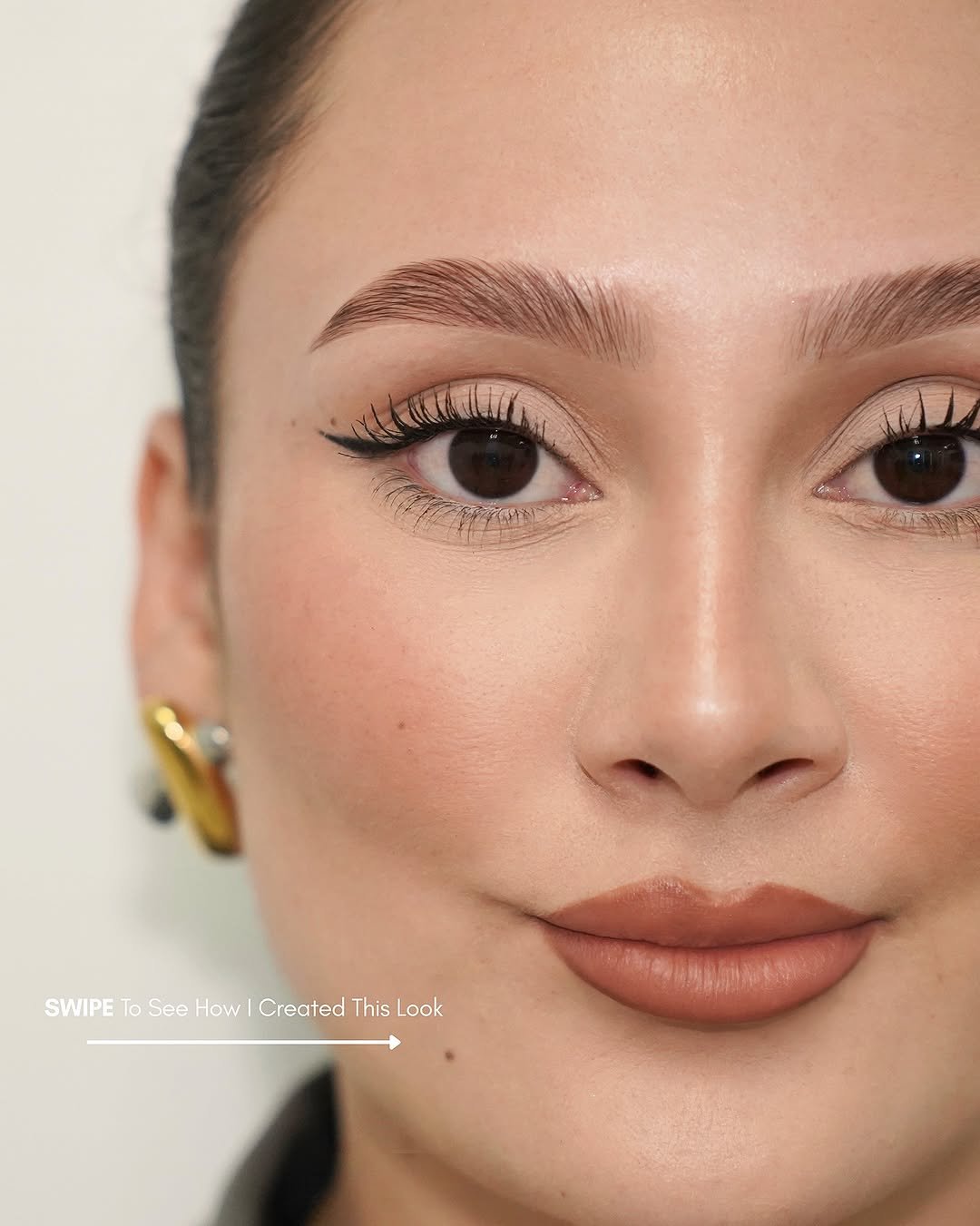 Photo shared by 𝐋.𝐀.’𝐬 #𝟏 𝐁𝐫𝐨𝐰 𝐄𝐝𝐮𝐜𝐚𝐭𝐨𝐫 | 𝟑𝐊+ 𝐆𝐥𝐨𝐛𝐚𝐥 𝐒𝐭𝐮𝐝𝐞𝐧𝐭𝐬 on April 14, 2026 tagging @poshbrowspro. May be a closeup of ‎one or more people, makeup, eyeliner and ‎text that says '‎سنن ፍቅትት SWIPE To Soo How| Created This Look‎'‎‎.