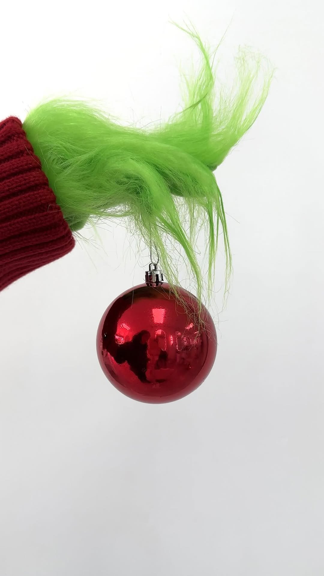 browsbyzulema 게시물 이미지: Even The Grinch can’t resist PoshBrows...