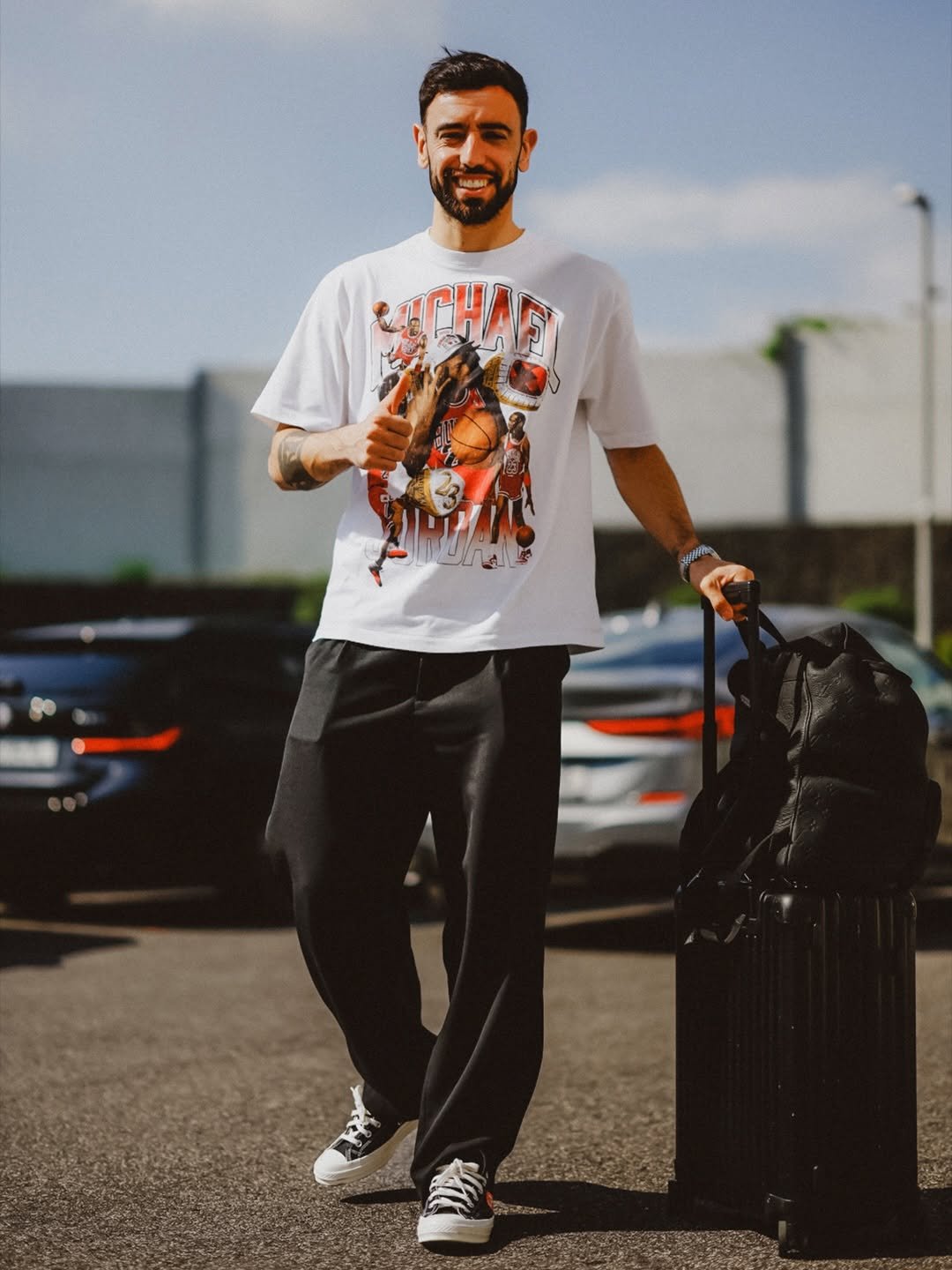 Photo by Bruno Fernandes on March 23, 2026. May be an image of one or more people, beard, sweatpants, sportswear and text.