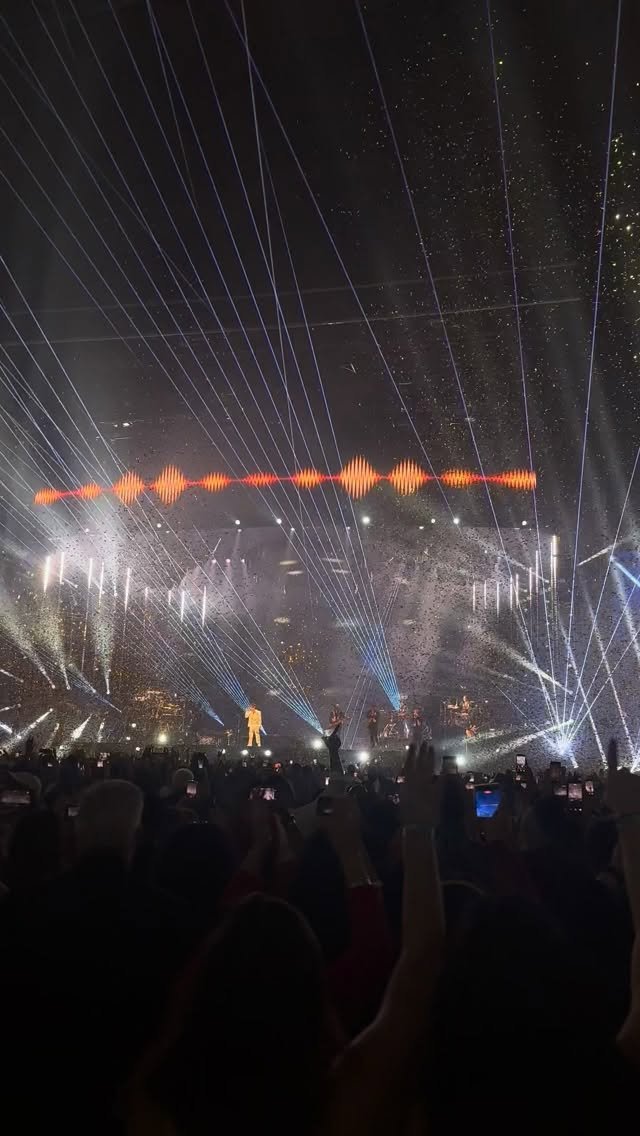 brunomars 게시물 이미지: Can I Just Stay Here? 🌹