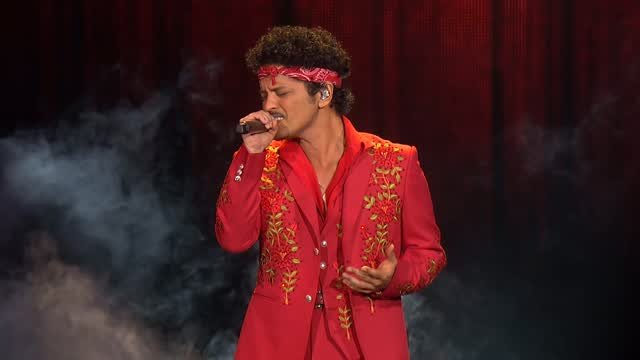 brunomars 게시물 이미지: Risk It All Live From The Romantic World Tour....