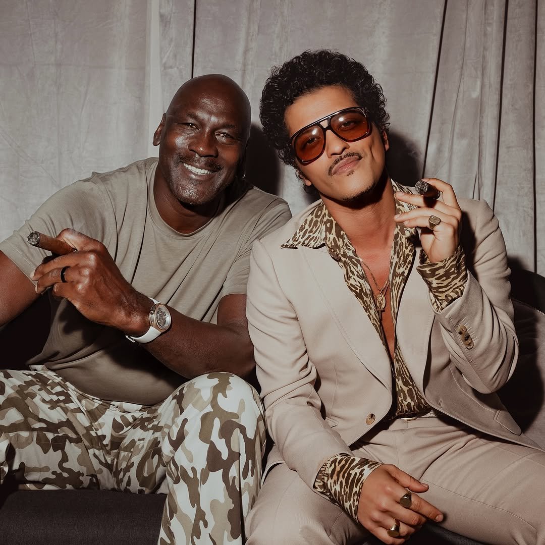 brunomars 게시물 이미지: Backstage In Milan with THE GOAT 🇮🇹