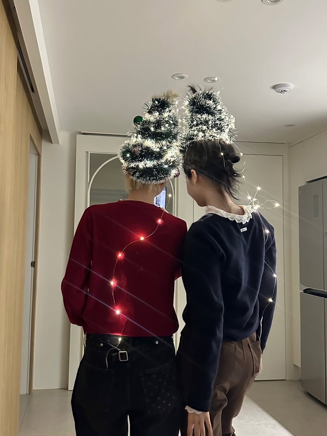 Photo by SINB on December 31, 2025. May be an image of people kissing, standing, tinfoil and tinsel.