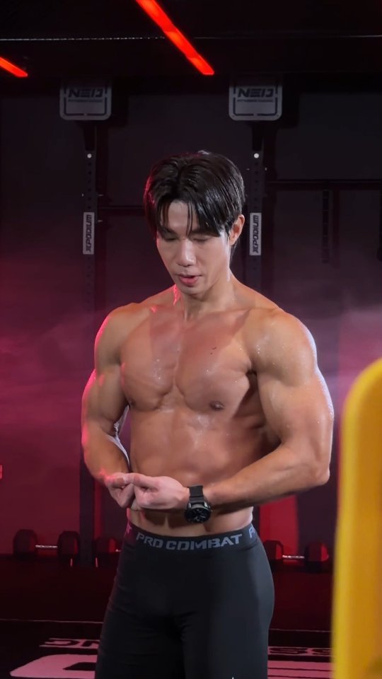 bsnkorea 게시물 이미지: ⠀
BSN 노익스플로드 공식몰 정식 출시🔥
⠀
홍범석과 함께하는 BSN 루틴
"운동...