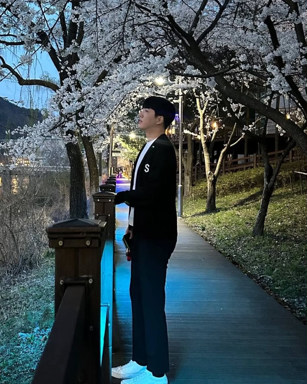 Photo by 비트코인 | 소신투자그룹 대표 트레이더 | 무료 트레이딩 | 모건스탠리 출신 | 코인 현물 • 선물 전문 on April 08, 2025.