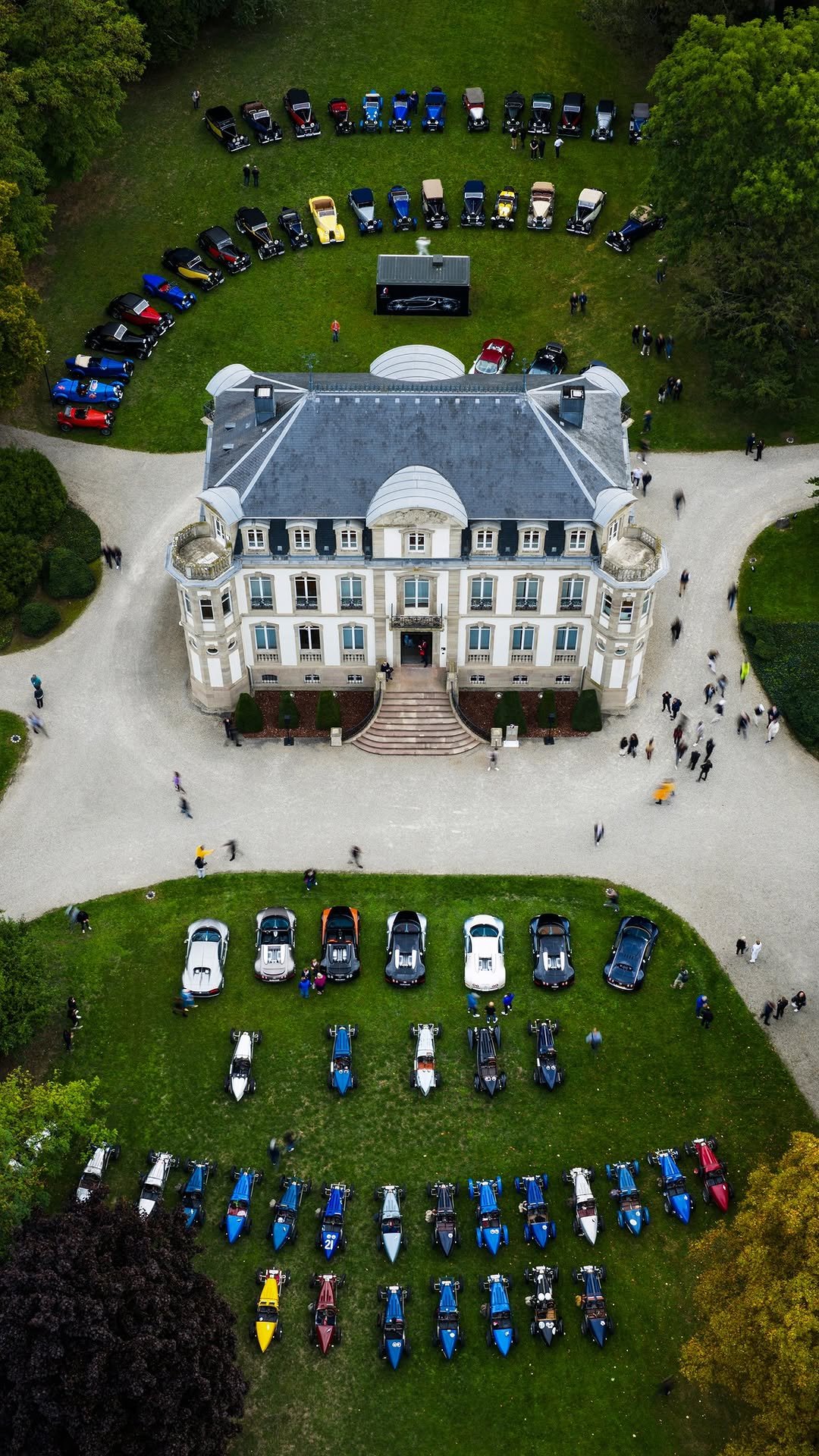 bugatti 게시물 이미지: Honoring heritage and creating new...