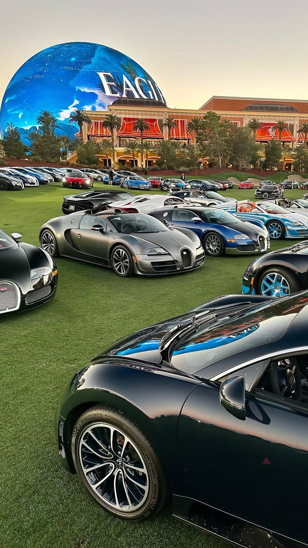 bugatti 게시물 이미지: A line-up worthy of the Las Vegas...