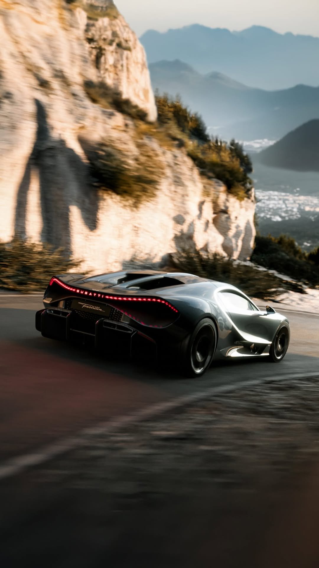 bugatti 게시물 이미지: Shaped by speed has always been a philosophy...