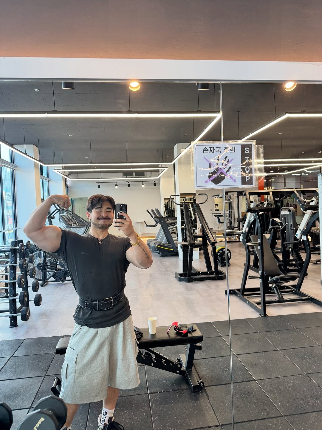 builder__yong 게시물 이미지: 오랜만에 팔운동🔥

오늘은
이두 + 삼두 위주로
볼륨감 채우는 느낌으로...