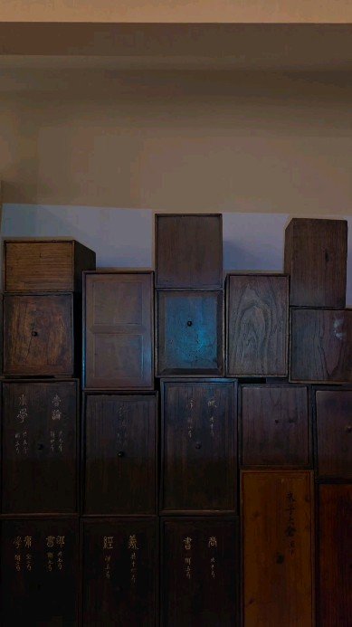 bukchonmuseum 게시물 이미지: 북촌박물관의 책함에는 호랑이가 살아요🐯

📍책함, 조선시대, 북촌박물관
📍호작도,...