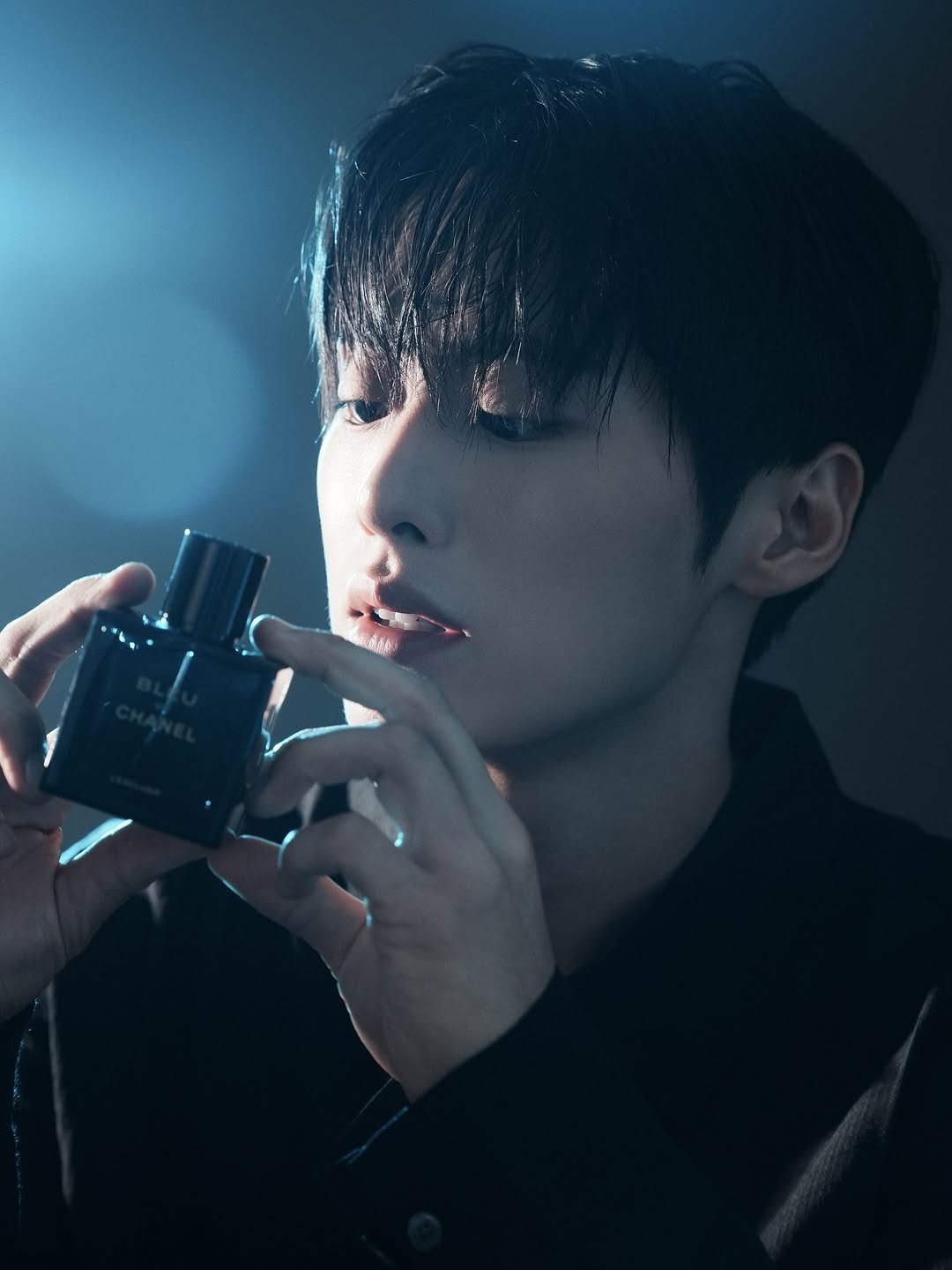 Photo shared by 조잽미 on September 03, 2025 tagging @chanel.beauty.korea. May be an image of 1 person, makeup, fragrance, perfume and text.