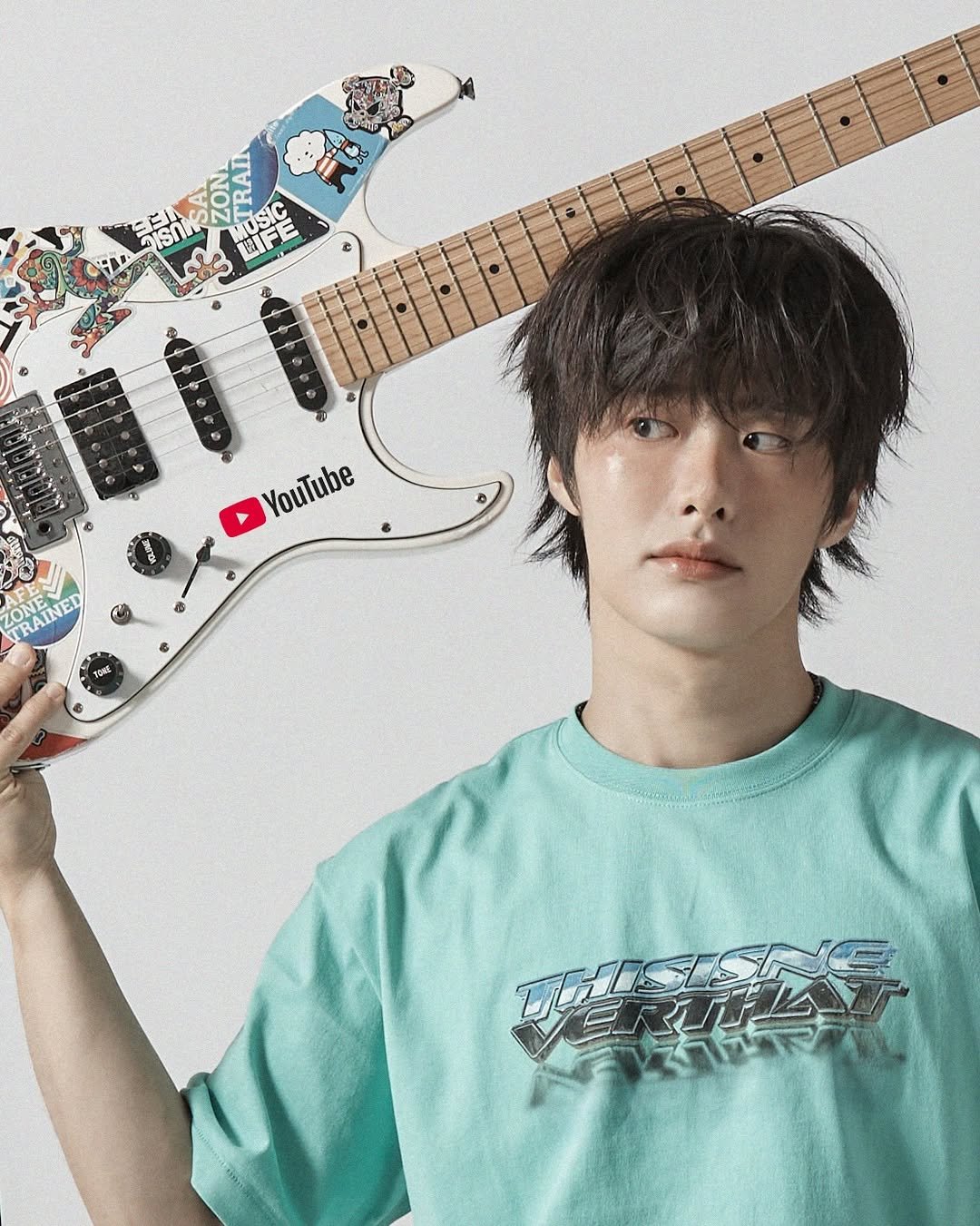 Photo shared by 유튜브 크리에이터스 코리아 on April 22, 2026 tagging @bum_yummy. May be an image of guitar and text that says 'USUN MOSIC LIFE IFE -er 5 YouTube oulube e o ZONE TRAINED ED 10S บูร'.