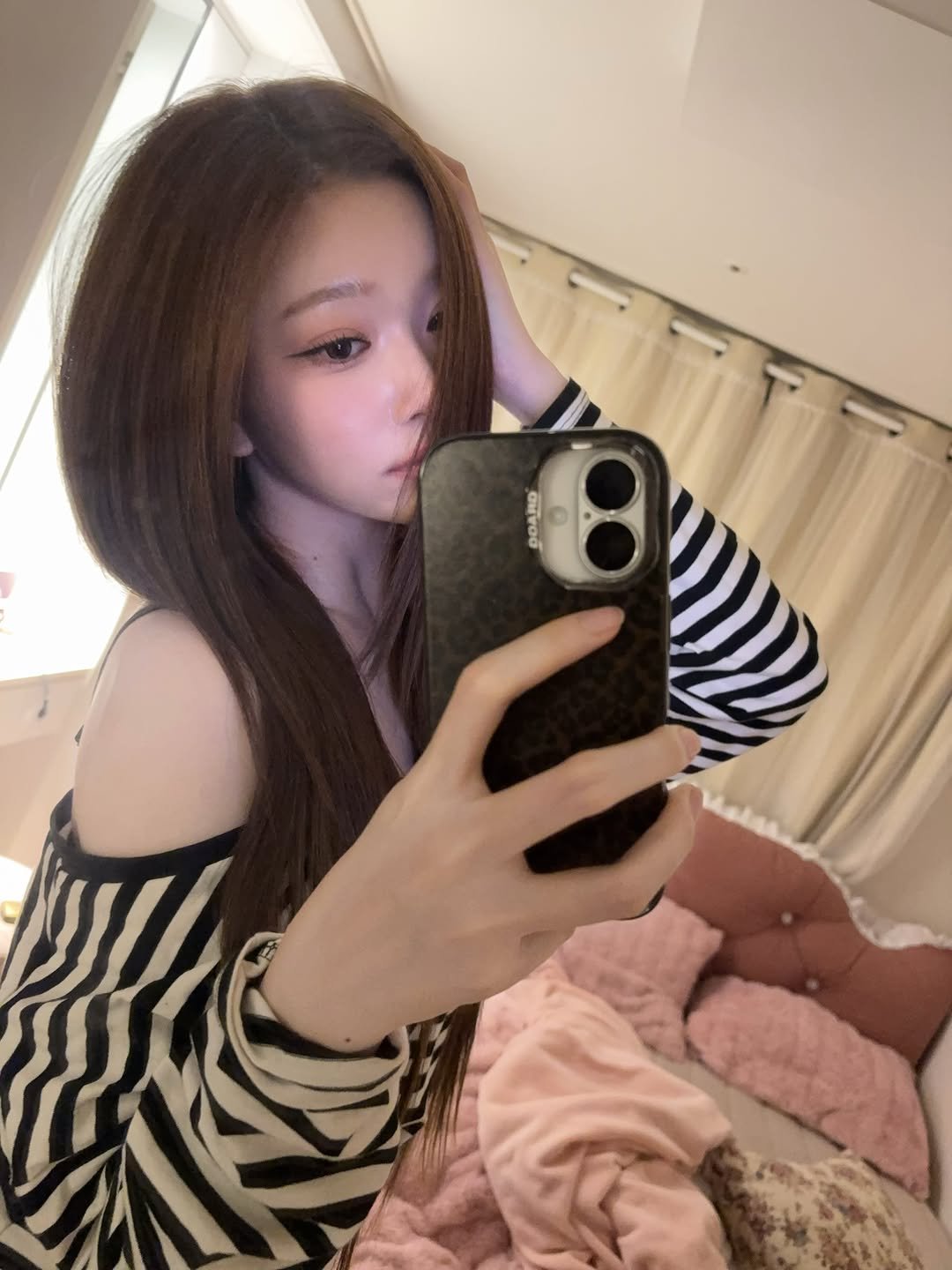 Photo by 츠키 TSUKI on February 14, 2026. May be a selfie of one or more people, hair, phone, mirror, top and text.