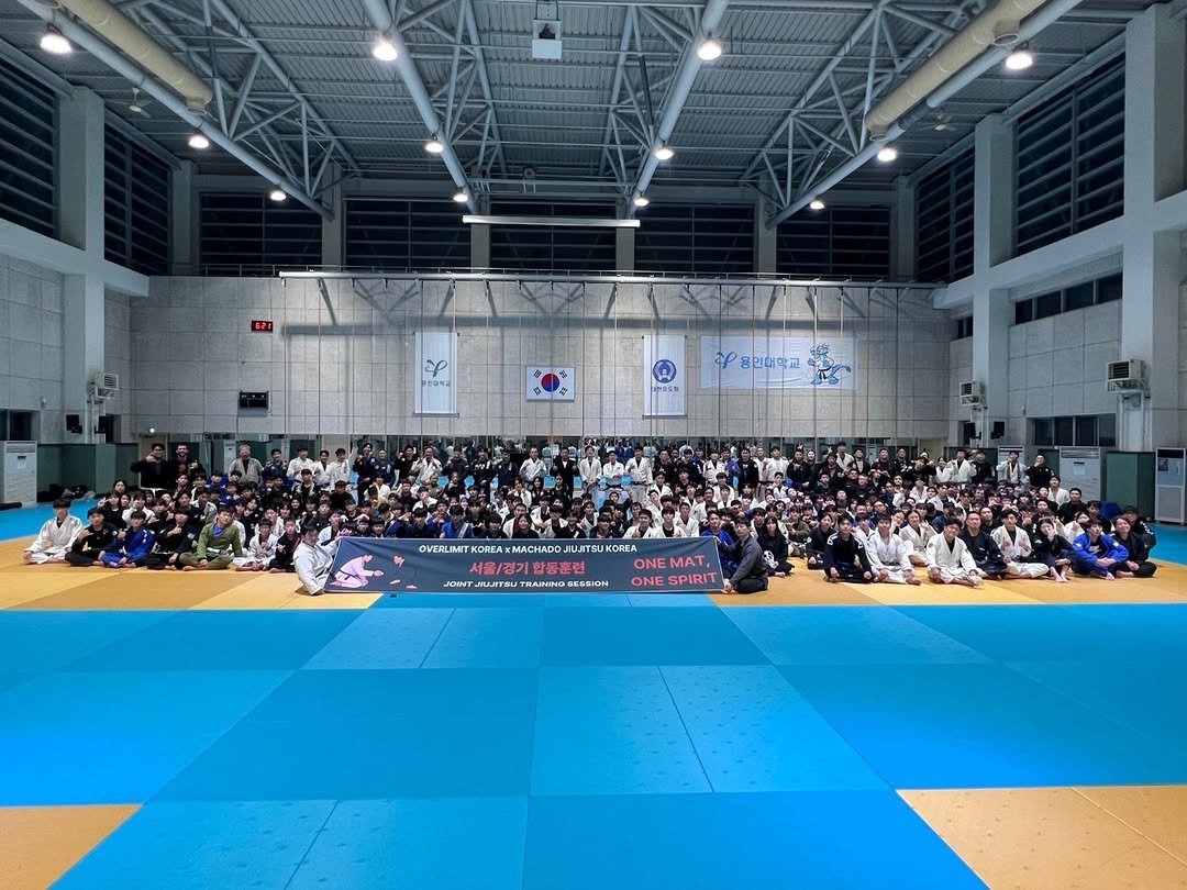 Photo shared by 이형석 on October 25, 2025 tagging @overlimit_burning_cheongju, @overlimitkorea_official_, @bjj.cave, and @burning._official. May be an image of martial arts and text.