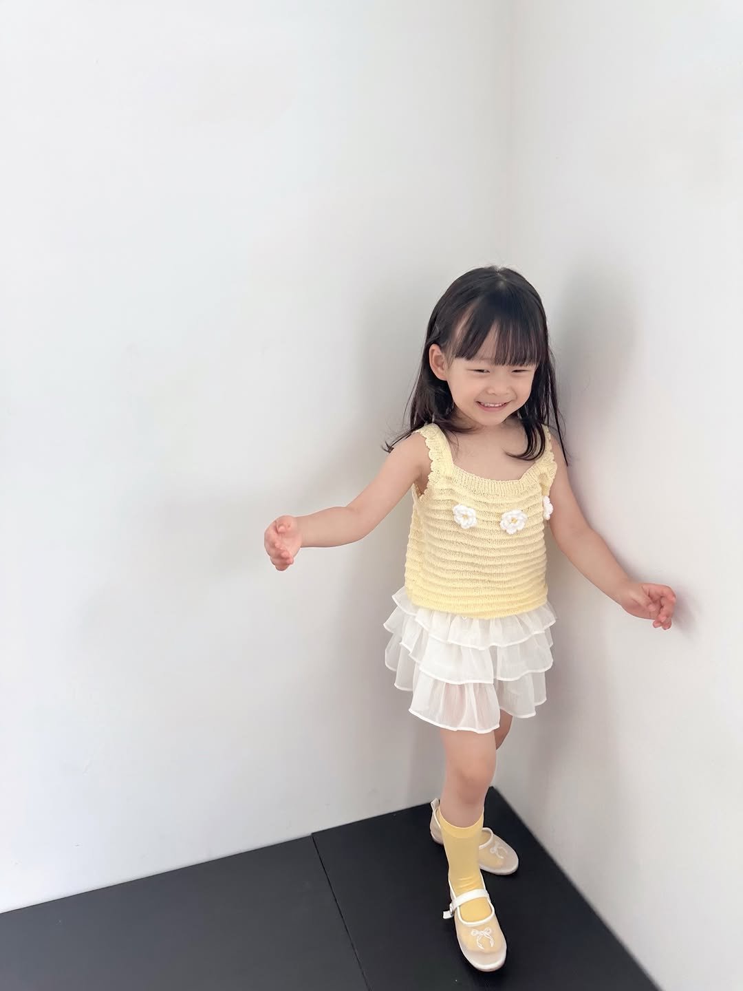 Photo by 버터베베 Do eunbi on April 22, 2026. May be an image of baby, lace, skirt, sundress, overskirt, baby shoes and text.