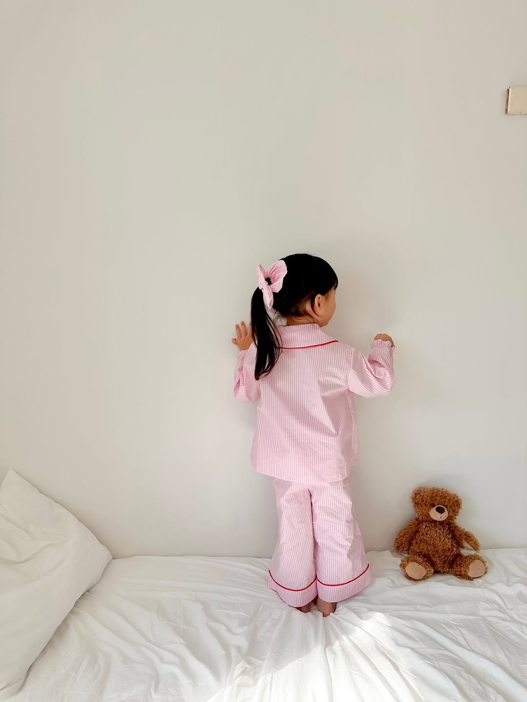 Photo by 버터베베 Do eunbi on February 10, 2026. May be an image of baby, sleepwear and text.