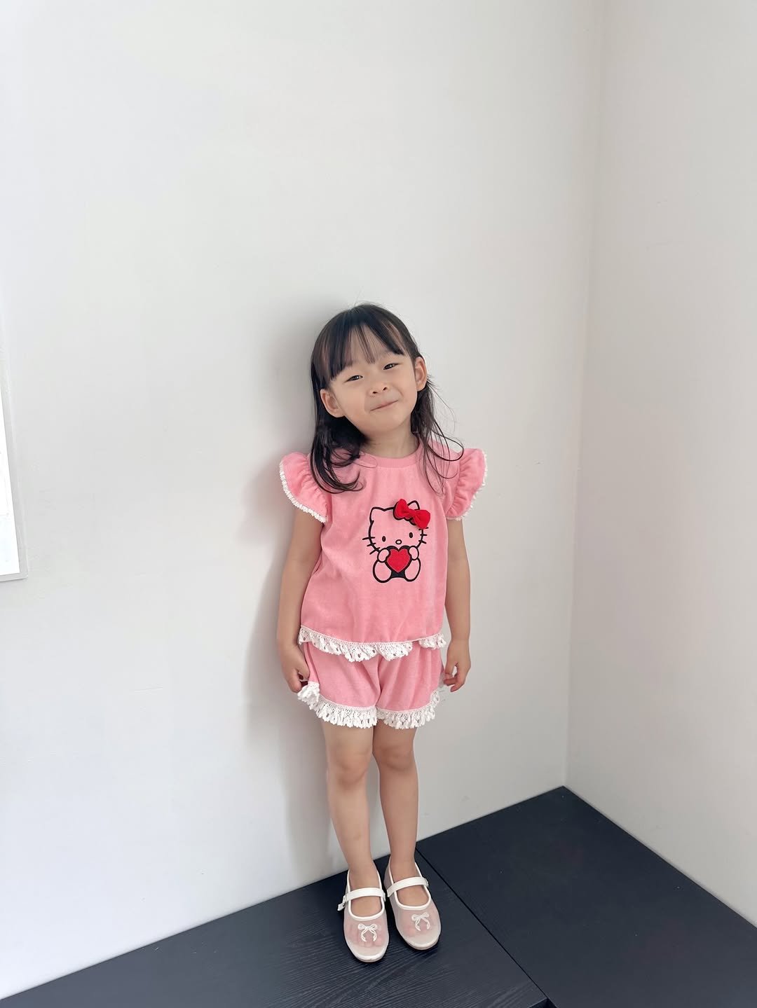 Photo by 버터베베 Do eunbi on April 24, 2026. May be an image of baby, overskirt and text.