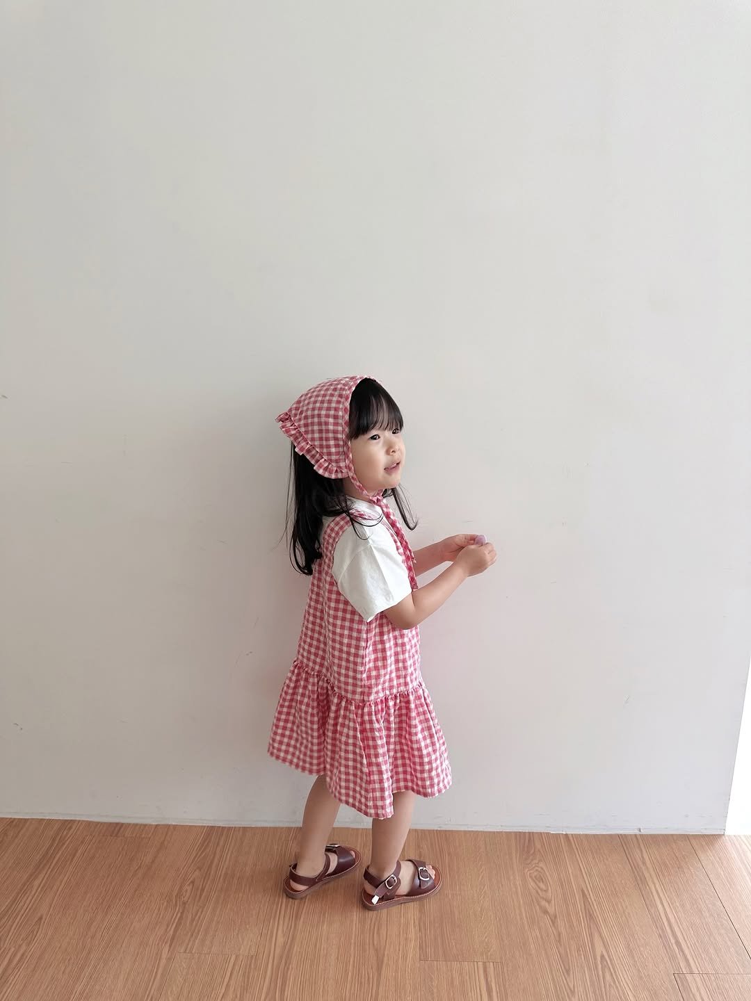 butterbebe__ 게시물 이미지: .
여름에 정말 시원하고 
활용도까지 챙긴 원피스 🍃🤍

원단 자체가 가볍고...