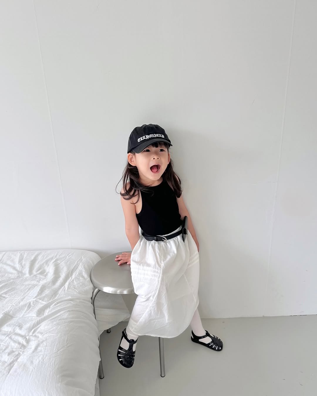 Photo by 버터베베 Do eunbi on April 23, 2026. May be an image of baby, skirt and text.