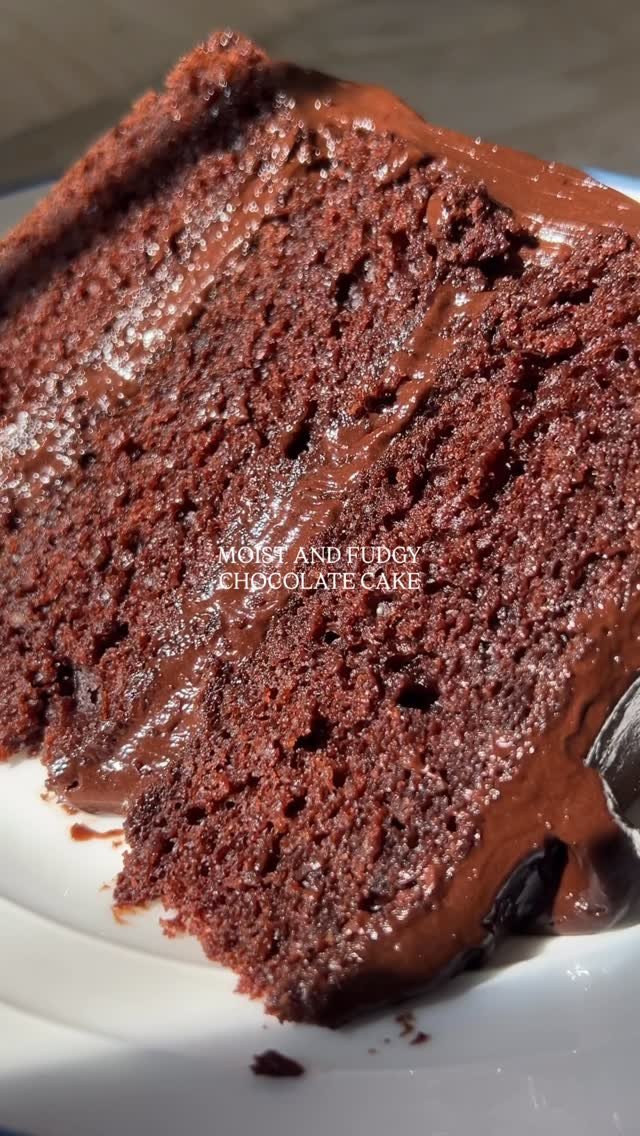 butternutbakery 게시물 이미지: This chocolate cake has over 100 five-star...