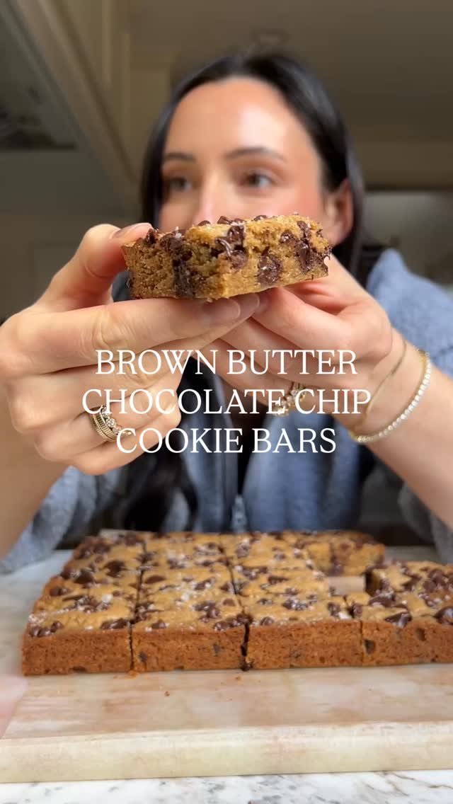 butternutbakery 게시물 이미지: These brown butter chocolate chip cookie bars...