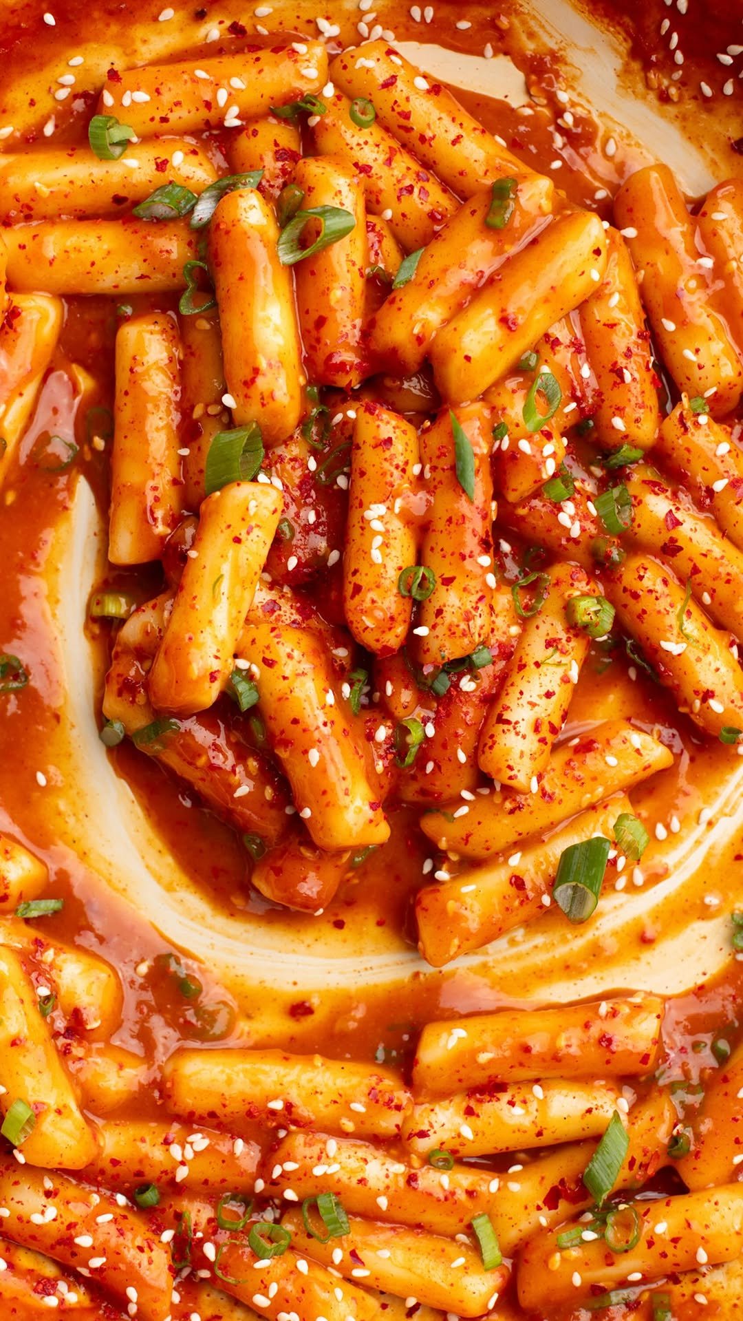 buzzfeedtasty 게시물 이미지: Pillowy rice cakes doused in a spicy sauce for...