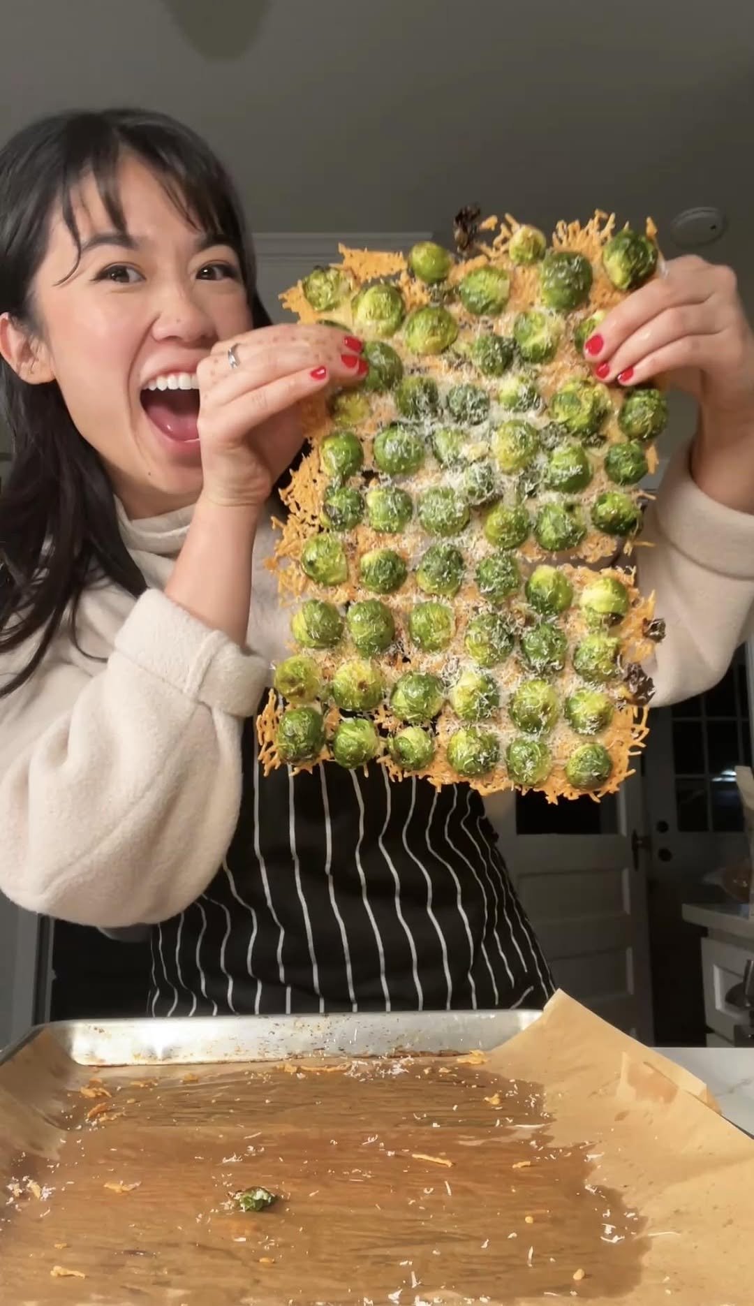 buzzfeedtasty 게시물 이미지: Crispy parmesan-crusted brussels sprouts is a...