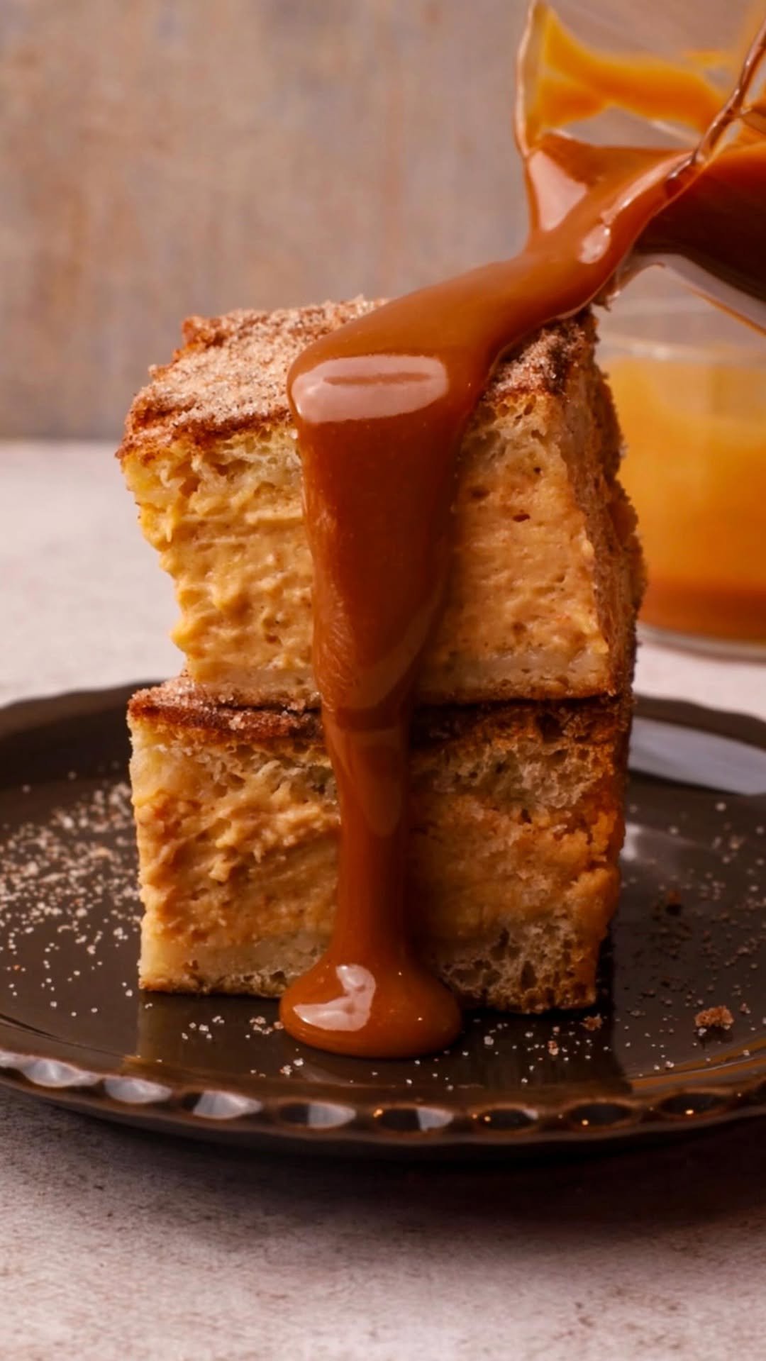 buzzfeedtasty 게시물 이미지: Pumpkin Churro Cheesecake Bites are creamy and...