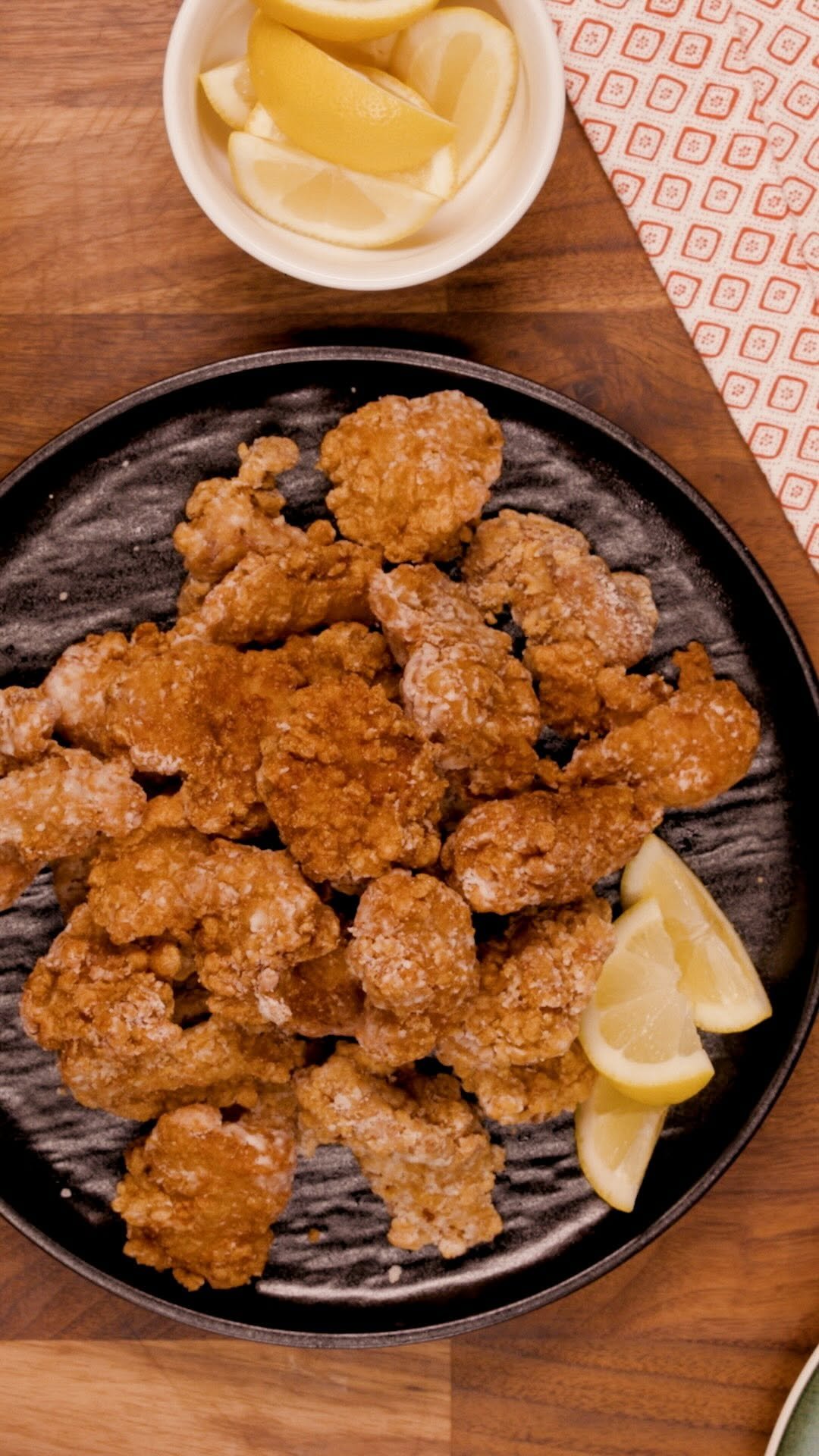 buzzfeedtasty 게시물 이미지: 🇯🇵🍗@riemcclenny shares the secret to crispy...