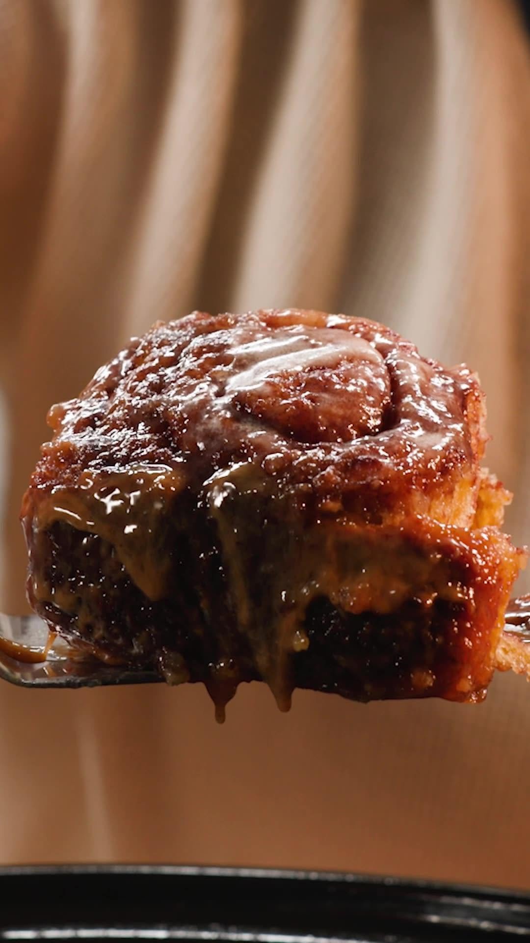 buzzfeedtasty 게시물 이미지: The best way to cook your cinnamon rolls is in...