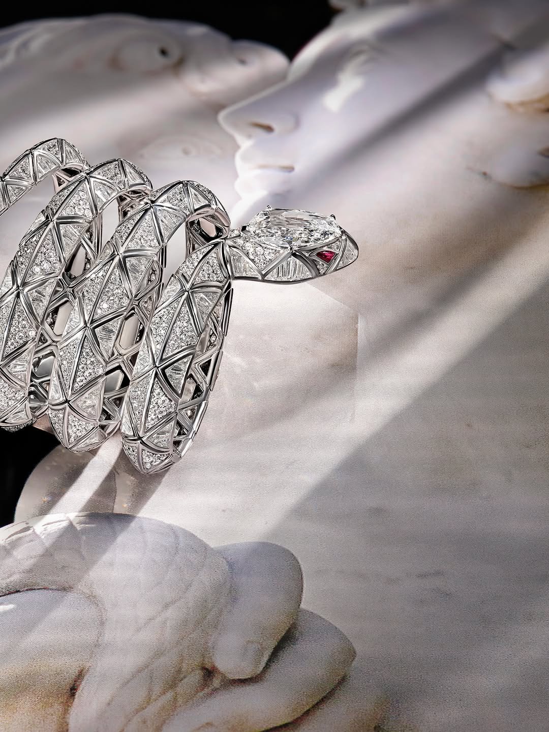 bvlgari 게시물 이미지: The ‘Serpenti Infinia Bracelet’ and the ‘Seres...