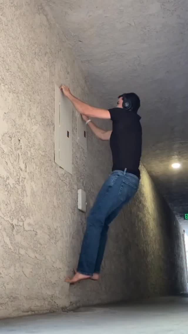 bwvine 게시물 이미지: I Trained With The Real Life Spider-Man! #gym...