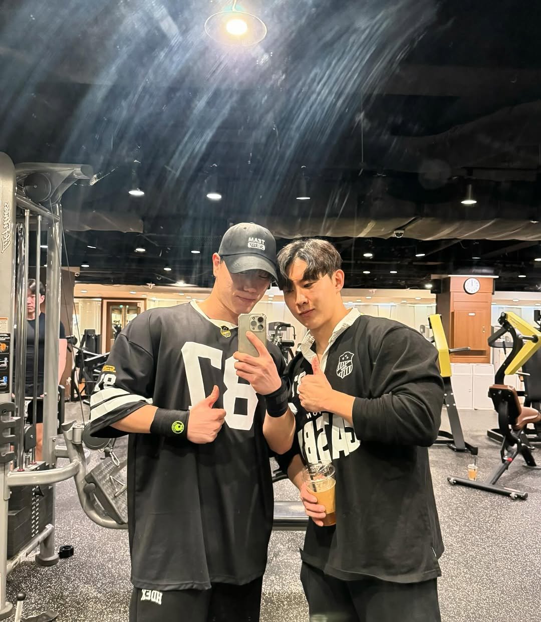bx_uev._.1 게시물 이미지: 오늘 가슴 너무 맛있었습니다! (어쩌다 보니 옷이 비슷했네요)

#안양 #안양pt...
