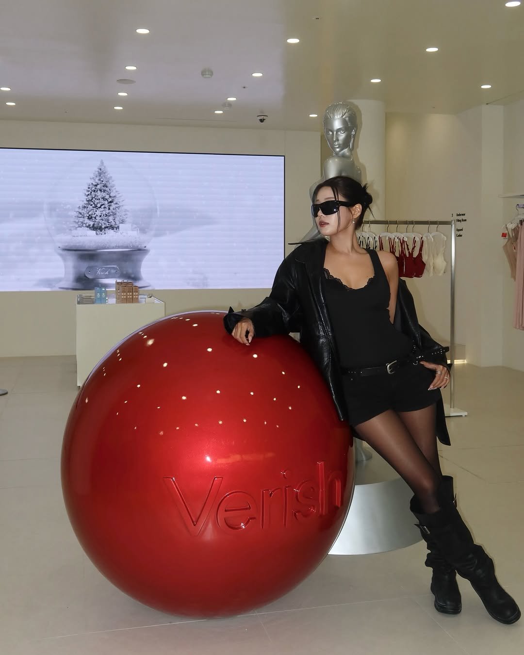 Photo shared by 배지연 on December 31, 2025 tagging @verish.official. May be an image of one or more people, makeup, eyewear, beach ball, ball and text that says 'al Verish'.