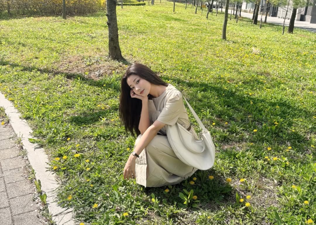 Photo by 배지연 on April 27, 2026. May be an image of grass and text.